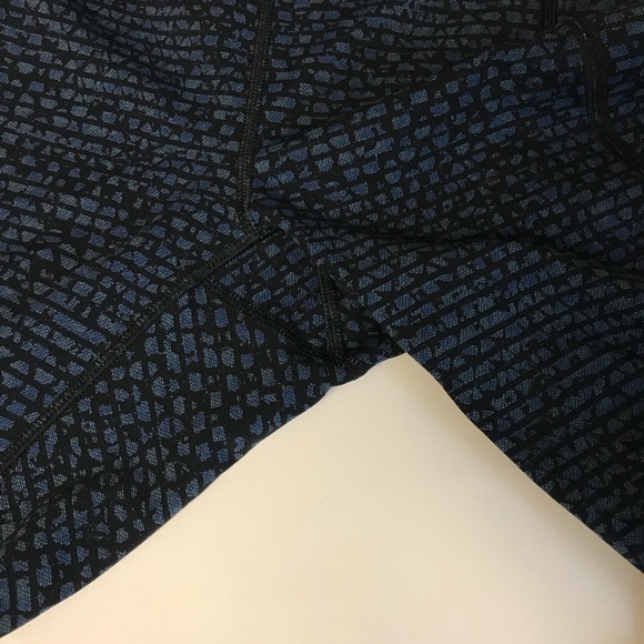 Lululemon Deep Breath Crop 21' - Picture 5 of 6